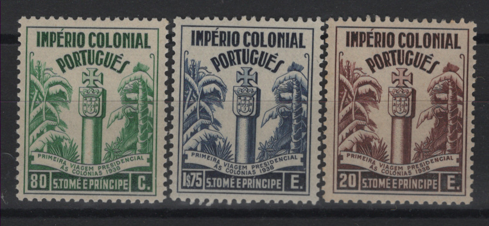 1531.jpg -     Lote:    1531            S. Tomé e Príncipe       Descrição:         1938 &mdash; Primeira Viagem Presidencial às Colónias. CE 316/318. Série completa. Valor de catálogo &euro; 160,00.        ***       Valor Base:     &euro; 30,00     Valor Venda:     &euro;      