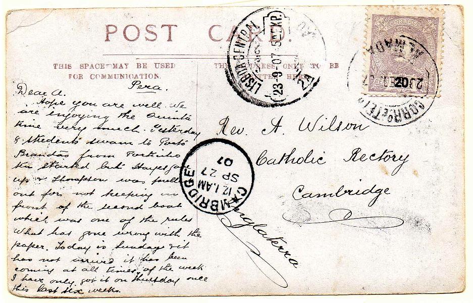 1672.jpg -     Lote:    1672            Portugal        Descrição:         Carimbos circulares datados, tipo 1880. 1895/96 &mdash; D. Carlos I Mouchon. CE130, 20 reis em postal ilustrado circulado de Almada (23.09.07) para Cambridge (27.09.07). Carimbo batido a preto "ALMADA".        PI       Valor Base:     &euro; 6,00     Valor Venda:     &euro;      