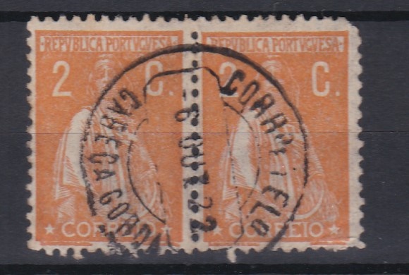 1696.jpg -     Lote:    1696            Portugal        Descrição:         Carimbos circulares datados tipo 1880. 1917 &mdash; Ceres. CE223, 2C, denteado 12x11 &frac12;. Par vertical obliterado com carimbo batido a preto CABEÇA GORDA.        O       Valor Base:     &euro; 10,00     Valor Venda:     &euro;      