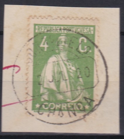 1703.jpg -     Lote:    1703            Portugal        Descrição:         Carimbos circulares datados tipo 1880. 1917 &mdash; Ceres. CE226, 4C, denteado 15X14. Fragmento com selo isolado obliterado com carimbo batido a preto CHANÇA.        FRG       Valor Base:     &euro; 10,00     Valor Venda:     &euro;      