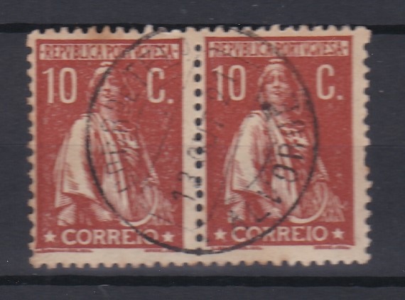 1708.jpg -     Lote:    1708            Portugal        Descrição:         Carimbos circulares datados tipo 1880. 1912 &mdash; Ceres. CE215, 10C, denteado 12x11 &frac12;. Par horizontal obliterado com carimbo batido a preto ALVORGE.        O       Valor Base:     &euro; 8,00     Valor Venda:     &euro;      