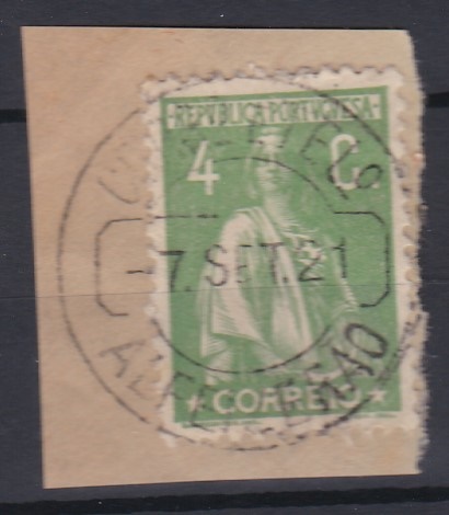 1710.jpg -     Lote:    1710            Portugal        Descrição:         Carimbos circulares datados tipo 1880. 1917 &mdash; Ceres. CE226, 4C, denteado 12X11 &frac12;. Fragmento com selo isolado obliterado com carimbo batido a preto ALFEIZERÃO.        FRG       Valor Base:     &euro; 8,00     Valor Venda:     &euro;      