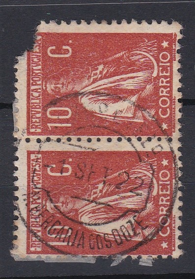 1726.jpg -     Lote:    1726            Portugal        Descrição:         Carimbos circulares datados tipo 1880. 1912 &mdash; Ceres. CE215, 10C, denteado 12x11 &frac12;. Par horizontal obliterado com carimbo batido a preto ALBERGARIA DOS DOZE.        O       Valor Base:     &euro; 10,00     Valor Venda:     &euro;      