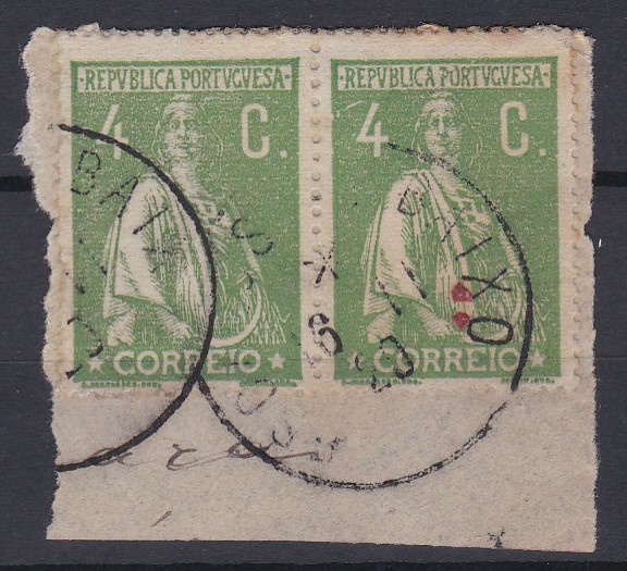 1756.jpg -     Lote:    1756            Portugal        Descrição:         Carimbos tipo francês. 1917 &mdash; Ceres. CE 226, 4C, denteado 15X14. Fragmento com par de selos obliterado com carimbo a preto de ESCALOS DE BAIXO.        FRG       Valor Base:     &euro; 12,00     Valor Venda:     &euro;      