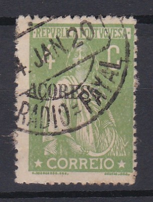 1785.jpg -     Lote:    1785            Açores       Descrição:         Carimbos circulares datados, tipo 1880. 1918/21 &mdash; Ceres. Selos do Continente com sobrecarga AÇORES. CD169, 4C verde, obliterado com carimbo batido a preto "RADIO &mdash; FAYAL".        O       Valor Base:     &euro; 20,00     Valor Venda:     &euro;      