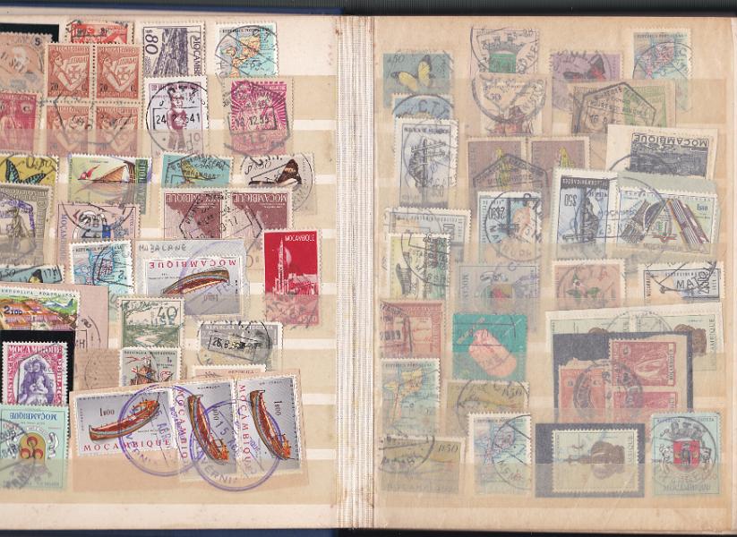 1820.jpg -     Lote:    1820            Moçambique       Descrição:         Marcofilia diversa. Lote composto por um classificador com mais de 350 carimbos, todos diferentes, correspondentes a 135 estações postais de Moçambique e mais de 20 estações postais da Companhia de Moçambique e da Companhia do Niassa.        Lote       Valor Base:     &euro; 50,00     Valor Venda:     &euro;      