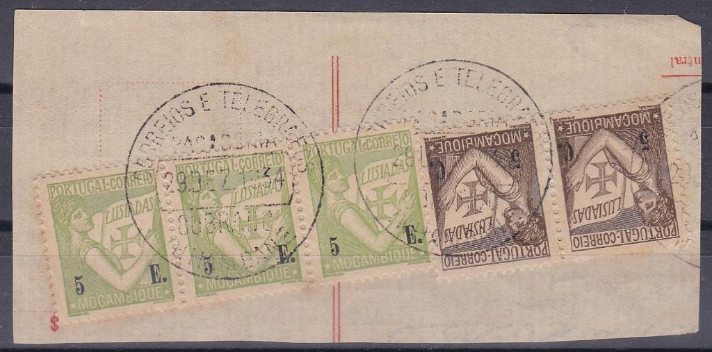 1823.jpg -     Lote:    1823            Moçambique       Descrição:         Carimbos circulares datados dos serviços financeiros. 1933 &mdash; Lusíadas. Fragmento de Vale Postal com par de 5C e tira de 3 selos de 5$00 CE271 e 286, obliterado com carimbo batido a preto "CORREIOS E TELEÉGRAFOS / PAGADORIA / COBRADO / INHAMBANE.        FRG       Valor Base:     &euro; 8,00     Valor Venda:     &euro;      