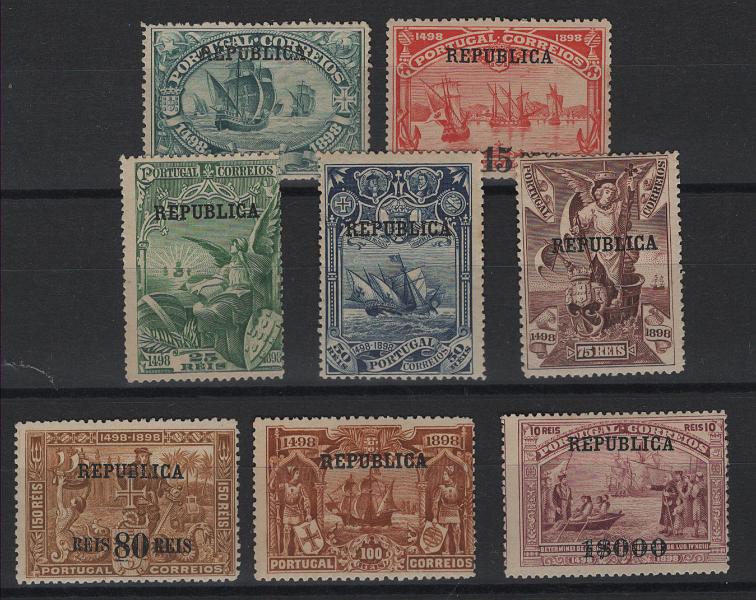 2457.jpg -     Lote:    2457      Lotes pelo Correio      Portugal       Descrição:         1898/1911 &mdash; 4.º Centenário do Descobrimento do Caminho Marítimo para a Índia, com sobrecarga REPUBLICA sobre selos postais do Continente. CE 184/191. Série completa. Valor de catálogo &euro; 220,00.        **       Valor Base:     &euro; 22,00     Valor Venda:     &euro;      