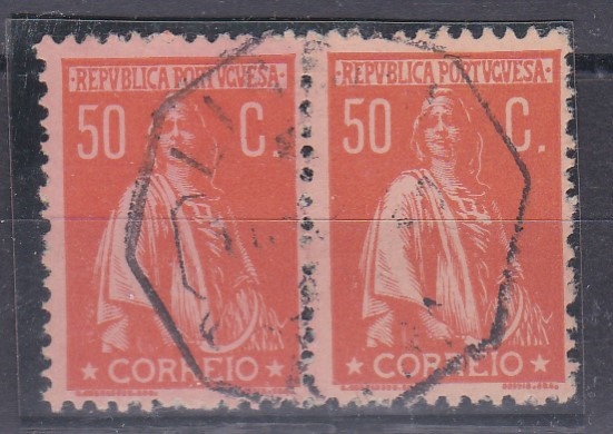 2468.jpg -     Lote:    2468      Lotes pelo Correio      Portugal       Descrição:         1920 &mdash; Ceres. CE219, 50C laranja s/ salmão, papel porcelana espesso, denteado 15x14. Par horizontal. Valor de catálogo &euro; 84,00.        O       Valor Base:     &euro; 20,00     Valor Venda:     &euro;      