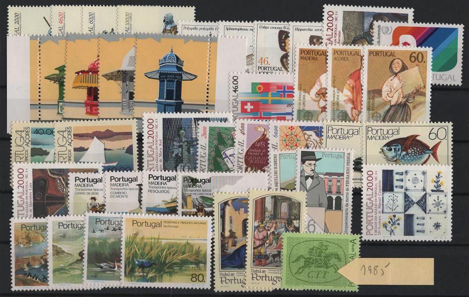 2586.jpg -     Lote:    2586      Lotes pelo Correio      Portugal       Descrição:         1985 &mdash; Ano completo com 61 selos. Valor de catálogo &euro; 159,00.        ***       Valor Base:     &euro; 15,00     Valor Venda:     &euro;      