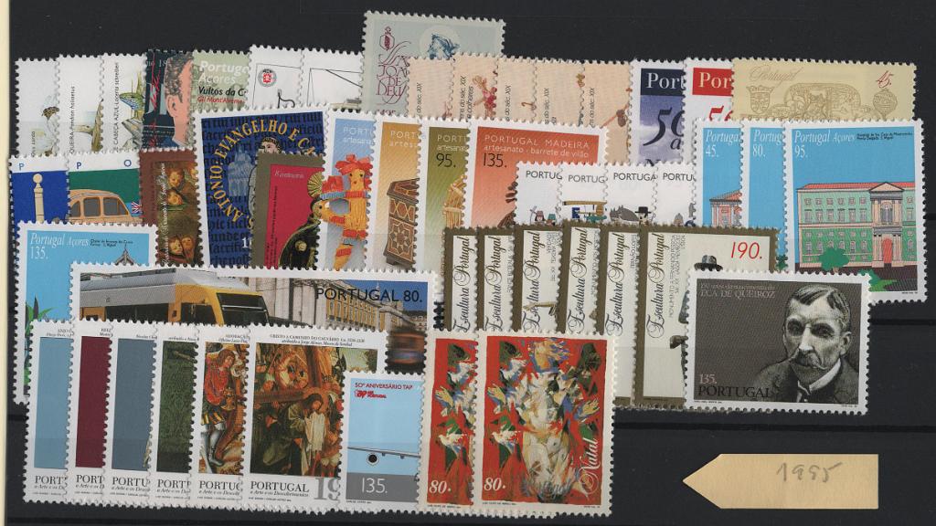 2596.jpg -     Lote:    2596      Lotes pelo Correio      Portugal       Descrição:         1995 &mdash; Ano completo com 50 selos. Valor de catálogo &euro; 92,00.        ***       Valor Base:     &euro; 10,00     Valor Venda:     &euro;      