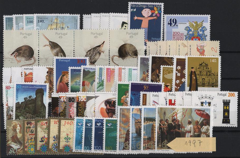 2598.jpg -     Lote:    2598      Lotes pelo Correio      Portugal       Descrição:         1997 &mdash; Ano completo com 65 selos. Valor de catálogo &euro; 93,00.        ***       Valor Base:     &euro; 10,00     Valor Venda:     &euro;      