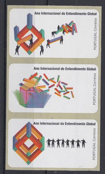 2647.jpg -     Lote:    2647      Lotes pelo Correio      Portugal       Descrição:         2016 &mdash; Ano Internacional do Entendimento Global. Tira de 3 etiquetas, num só suporte, com as diferentes variedades.        ETQ       Valor Base:     &euro; 4,00     Valor Venda:     &euro;      
