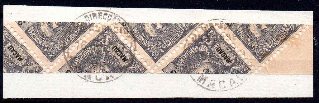 2825.jpg -     Lote:    2825      Lotes pelo Correio      Macau       Descrição:         1903 &mdash; D. Carlos I Mouchon. CE130, 3 avos. Fragmento com 5 selos bipartidos.        FRG       Valor Base:     &euro; 10,00     Valor Venda:     &euro;      