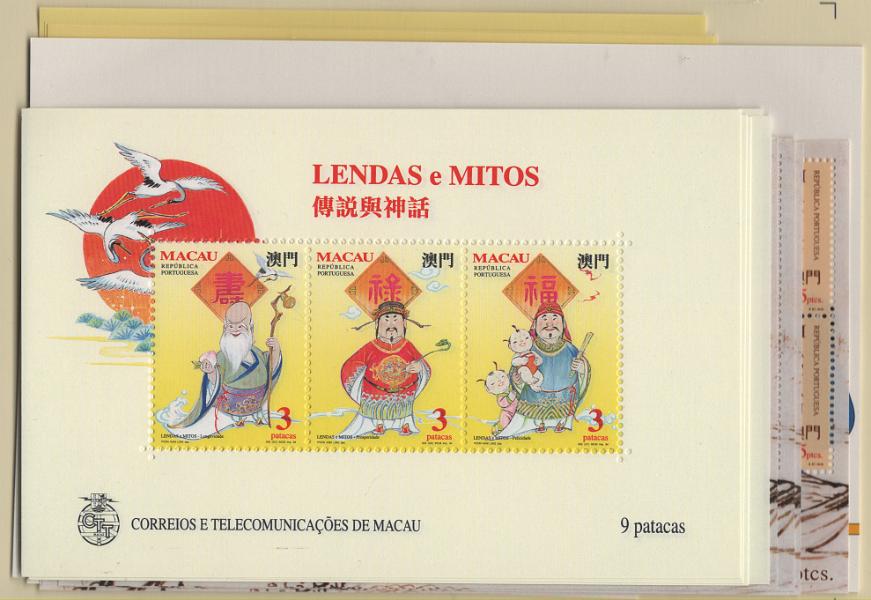 2878.jpg -     Lote:    2878      Lotes pelo Correio      Macau       Descrição:         1993/1994 &mdash; Macau. Lote com 31 blocos: CE BLC22 (4) + BLC23 (6) + BLC24 (5) + BLC25 (10) e BLC 26 (6). Valor de catálogo &euro; 381,00.        BLC***       Valor Base:     &euro; 25,00     Valor Venda:     &euro;      