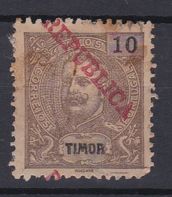 2948.jpg -     Lote:    2948      Lotes pelo Correio      Timor       Descrição:         1913 &mdash; D. Carlos I Mouchon, com sobrecarga REPUBLICA. CE153, 10 avos. Selo com a sobrecarga deslocada.        O       Valor Base:     &euro; 5,00     Valor Venda:     &euro;      