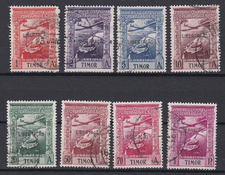 2954.jpg -     Lote:    2954      Lotes pelo Correio      Timor       Descrição:         1947 &mdash; Correio Aéreo. Império Colonial Português, com sobrecarga "LIBERTAÇÃO". CE CA 15/23. Série incompleta faltando 3 avos CA17. Valor de catálogo &euro; 59,00.        O       Valor Base:     &euro; 10,00     Valor Venda:     &euro;      