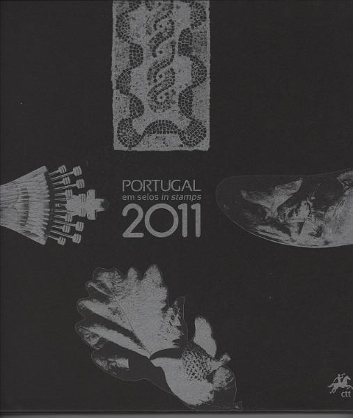 3145.jpg -     Lote:    3145      Lotes pelo Correio             Descrição:         2011 &mdash; Livros anuais dos CTT. Portugal em selos 2011. Valor de catálogo &euro; 240,00.        Livro       Valor Base:     &euro; 25,00     Valor Venda:     &euro;      