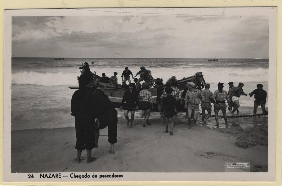 0153.jpg -     Lote:    153                   Descrição:         Nazaré &mdash; Chegada de pescadores. Fotográfico. Circulado.         PI       Valor Base:     &euro; 5,00     Valor Venda:     &euro;      