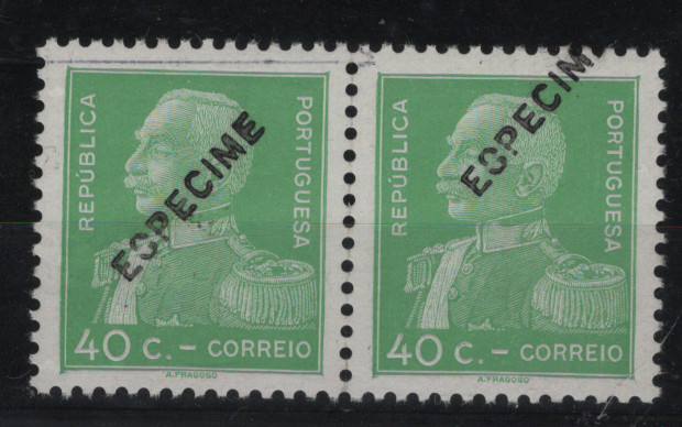 0358.jpg -     Lote:    358            Portugal       Descrição:         1934 &mdash; General Carmona. MF560, 40C. Par horizontal de provas denteadas em verde-claro, com goma e sobrecarga "ESPECIME" a preto.         PRV       Valor Base:     &euro; 20,00     Valor Venda:     &euro;      