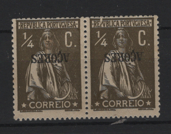 0531.jpg -     Lote:    531            Açores       Descrição:         1912/13 &mdash; Ceres. Selos do Continente com sobrecarga AÇORES. MF149, &frac14; c sépia, papel pontinhado, denteado 15x14. Par horizontal com a sobrecarga INVERTIDA.         **       Valor Base:     &euro; 10,00     Valor Venda:     &euro;      