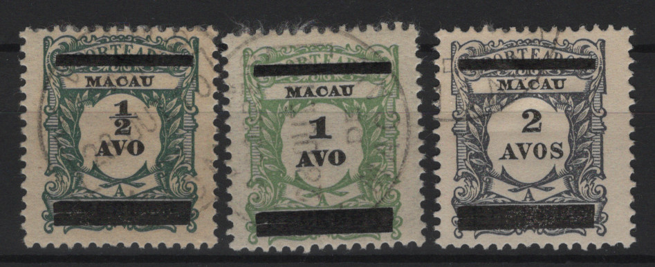 0562.jpg -     Lote:    562            Macau       Descrição:         1910 &mdash; Selos de Porteado, com sobrecarga. MF 141/143. Série completa com a sobrecarga invertida. Valor de catálogo &euro; 121,00.         O       Valor Base:     &euro; 20,00     Valor Venda:     &euro;      