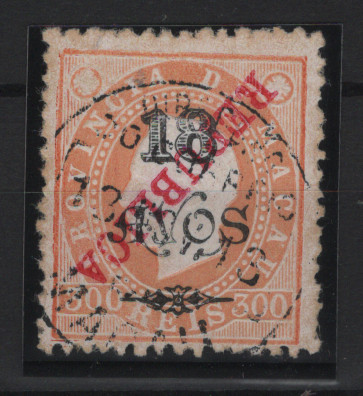 0566.jpg -     Lote:    566            Macau       Descrição:         1913 &mdash; D. Luís I, fita direita, com sobrecarga REPUBLICA tipografada localmente. MF171b, 18 avos s/ 300 reis. Selo com a sobrecarga a VERMELHO e INVERTIDA. Valor de catálogo &euro; 150,00.         O       Valor Base:     &euro; 20,00     Valor Venda:     &euro;      
