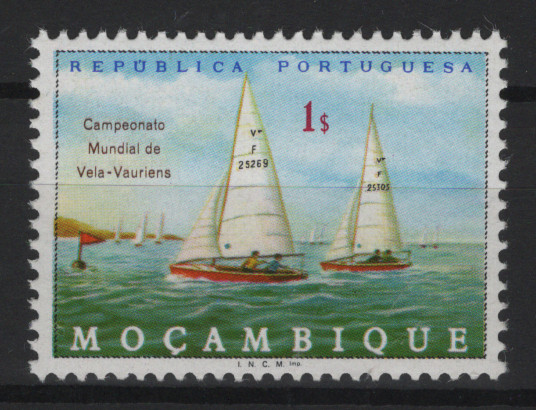 0573.jpg -     Lote:    573            Moçambique       Descrição:         1973 &mdash; Campeonato Mundial de Vela da Classe "Vauriens". MF530, 1$00. Selo com omissão de legenda "CORREIOS". Valor de catálogo &euro; 40,00.         ***       Valor Base:     &euro; 10,00     Valor Venda:     &euro;      