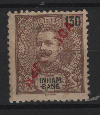 0577.jpg -     Lote:    577            Moçambique       Descrição:         1917 &mdash; D. Carlos I Mouchon, com sobrecarga REPUBLICA tipografada localmente. MF97, 130 reis castanho amarelo. Selo com a sobrecarga parcialmente omissa.         (*)       Valor Base:     &euro; 10,00     Valor Venda:     &euro;      