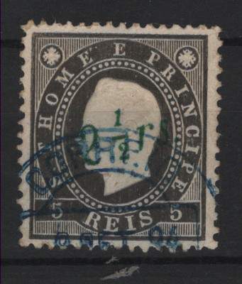 0590.jpg -     Lote:    590            S. Tomé e Príncipe       Descrição:         1892 &mdash; D. Luís I. Fita direita, com sobretaxa. Sobretaxa tipo 2. CE27, 2 &frac12; s/ 5 reis, com sobretaxa a verde. Selo original com sobrecarga e obliteração FALSAS. .        *       Valor Base:     &euro; 15,00     Valor Venda:     &euro;      