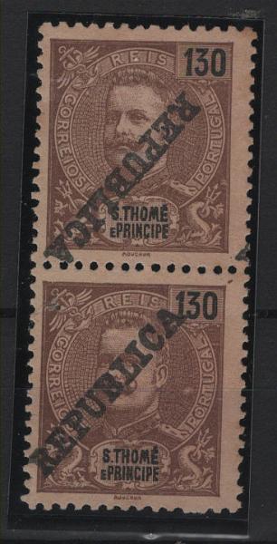 0593.jpg -     Lote:    593            S. Tomé e Príncipe       Descrição:         1913 &mdash; D. Carlos I Mouchon, com sobrecarga REPUBLICA, zincogravada localmente. MF172, 130 reis. Par vertical. Um dos selos com a sobrecarga INVERTIDA. Não catalogada.         *       Valor Base:     &euro; 15,00     Valor Venda:     &euro;      