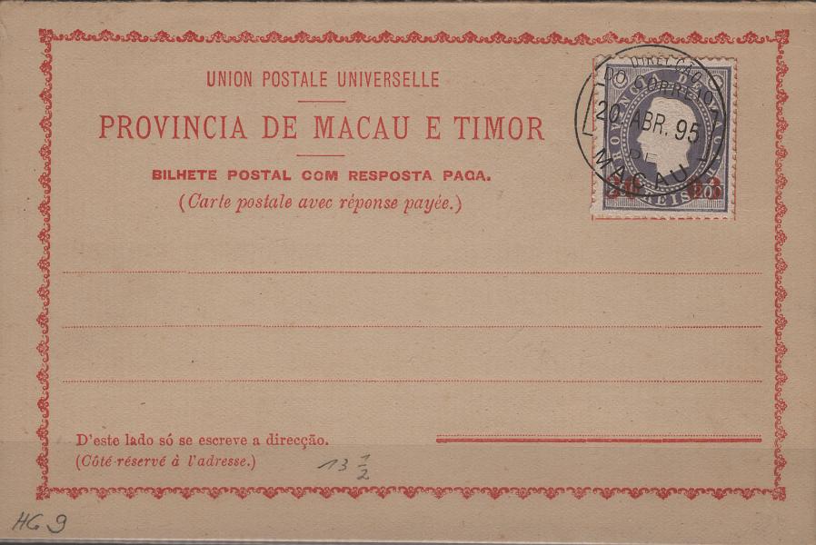 0174.jpg -     Lote:    174            Macau       Descrição:         1892 &mdash; D. Luís I, com sobretaxa. Bilhetes-postais de resposta paga, de fabrico local. OM II, 30+30 / 200+200 reis, lilás, sobretaxa vermelha, com gravura vermelha. Inteiro novo com carimbo de cortesia com selo em denteado 13 &frac12;, papel porcelana MF40 ou YG45B com ERRO na sobretaxa com "03" à direita em vez de "30". Exemplar de levada raridade com boa cor, sem defeitos nem reparações. Certificado de peritagem de Leilões P. Dias, Lda.          IC       Valor Base:     &euro; 750,00     Valor Venda:     &euro;      