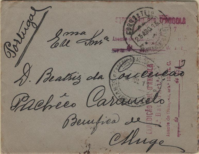 0281.jpg -     Lote:    281            1.ª Guerra Mundial       Descrição:         1914/19 &mdash; 1.ª Guerra Mundial. Expedição ao Sul de Angola. Sobrescrito circulado isento de franquia de Moçamedes (26.07.15) para Benfica de Muge (25.08.15). Isenção por carimbo da unidade militar batido a magenta "EXPEDIÇÃO SUL D'ANGOLA / 5.ª BAT.ª D'ART.ª 7 / ISENTO DE FRANQUIA, ART.º 10.º R.C." e carimbo do serviço postal da expedição batido a preto e violeta, tipos 1 e 2.         Carta       Valor Base:     &euro; 60,00     Valor Venda:     &euro;      