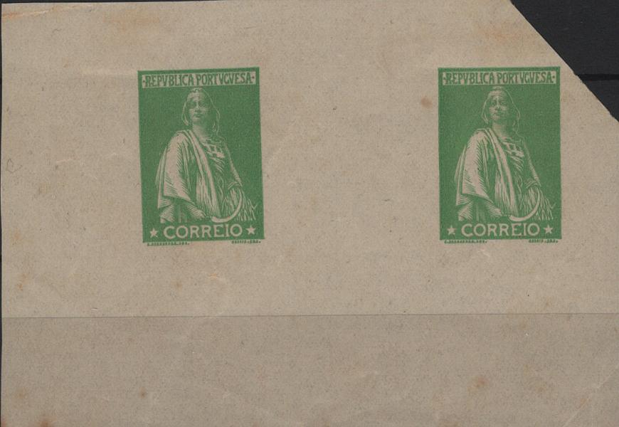 0475.jpg -     Lote:    475                   Descrição:         1912 &mdash; Ceres. Desenho de Constantino de Sobral Fernandes e gravura de José Sérgio de Carvalho e Silva. Tipo aprovado. Bloco medindo 92x54mm com duas provas não denteadas, na cor verde-amarelo, papel pontinhado, sem abertura da taxa no cunho.         PRV       Valor Base:     &euro; 40,00     Valor Venda:     &euro;      