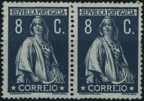0538.jpg -     Lote:    538                   Descrição:         1912 &mdash; Ceres. Mf214, 8c ardósia, papel porcelana médio, denteado 15x14. Par horizontal com goma original e charneira. Exemplar com boa cor, sem defeitos nem reparações. Valor de catálogo &euro; 400,00.04.10         **       Valor Base:     &euro; 50,00     Valor Venda:     &euro;      