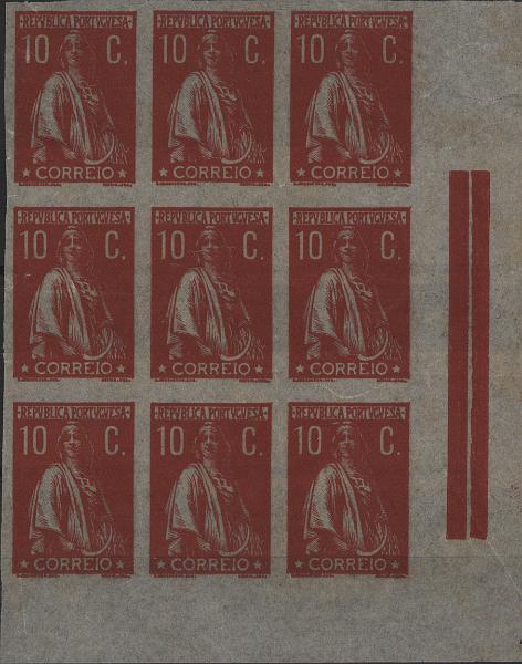 0543.jpg -     Lote:    543                   Descrição:         1912 &mdash; Ceres. Mf215, 10c. Bloco com 9 provas de cor em laranja-vermelho, canto de folha, não denteadas, em papel cebola.         PRV       Valor Base:     &euro; 30,00     Valor Venda:     &euro;      