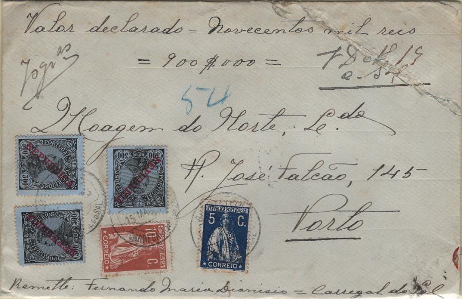 0547.jpg -     Lote:    547                   Descrição:         1910 &mdash; D. Manuel II, com sobrecarga REPUBLICA + Ceres. Valor declarado de 900$000, com o peso de 70g circulado de Carregal do Sal (15.03.13) para o Porto (16.03.13) com 3 selos de 300 reis preto s/ azul, Mf181, equivalentes a 90c na moeda republicana, 5c azul escuro, papel porcelana, denteado 15x14, Mf212 e 10c tijolo claro, papel porcelana, denteado 15x14, perfazendo o porte de 1$05 correspondente a: 10c pelo 4.º porte de correio interno para cartas pesando de 61 a 80 reis + 5c pelo prémio de registo e 90c pela 45.ª fração do valor declarado (2c por cada fração de 20$00). Exemplar com rasgão reparado e marca de registo manuscrita. B e MR.         Carta       Valor Base:     &euro; 300,00     Valor Venda:     &euro;      