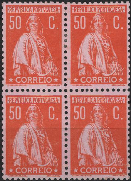 0564.jpg -     Lote:    564                   Descrição:         1912 &mdash; Ceres. Mf219c, 50c laranja s/ salmão, papel porcelana colorido espesso, denteado 12x11 &frac12;. Quadra com goma não original, com sinal de charneira nos selos superiores. Exemplar sem defeitos nem reparações. Valor de catálogo &euro; 1.060,00.         (*)       Valor Base:     &euro; 100,00     Valor Venda:     &euro;      