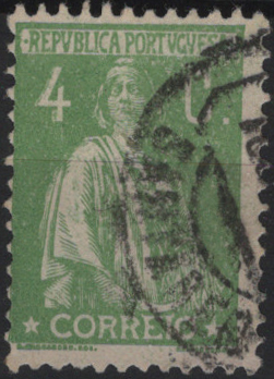 0597.jpg -     Lote:    597                   Descrição:         1917/20 &mdash; Ceres. Novas taxas e cores. Mf226e, 4c verde amarelo, papel liso, denteado 12x11 &frac12; com variedade de cliché MM XXVII (x800) dito "4 GROSSO" em fase inicial. Exemplar usado sem defeitos nem reparações. Valor de catálogo &euro; 250,00.         O       Valor Base:     &euro; 30,00     Valor Venda:     &euro;      