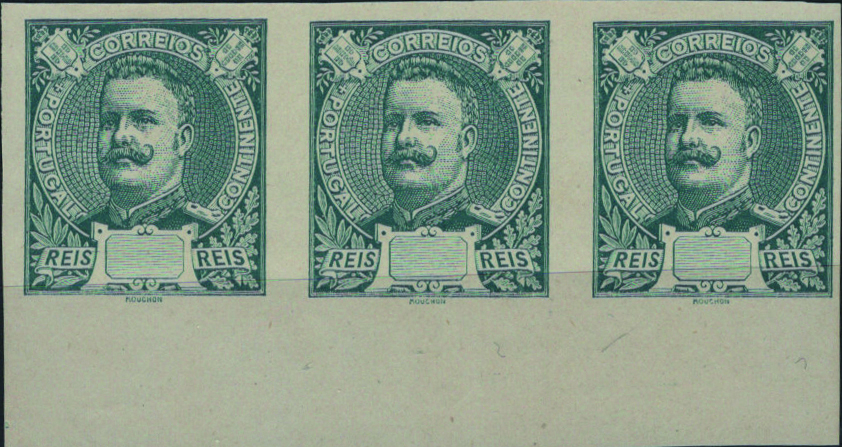0651.jpg -     Lote:    651            Portugal       Descrição:         1895/96 &mdash; D. Carlos I Mouchon. Tira horizontal de 3 provas não denteadas, na cor verde-azul, sem impressão do valor, em papel liso amarelado.         PRV       Valor Base:     &euro; 20,00     Valor Venda:     &euro;      