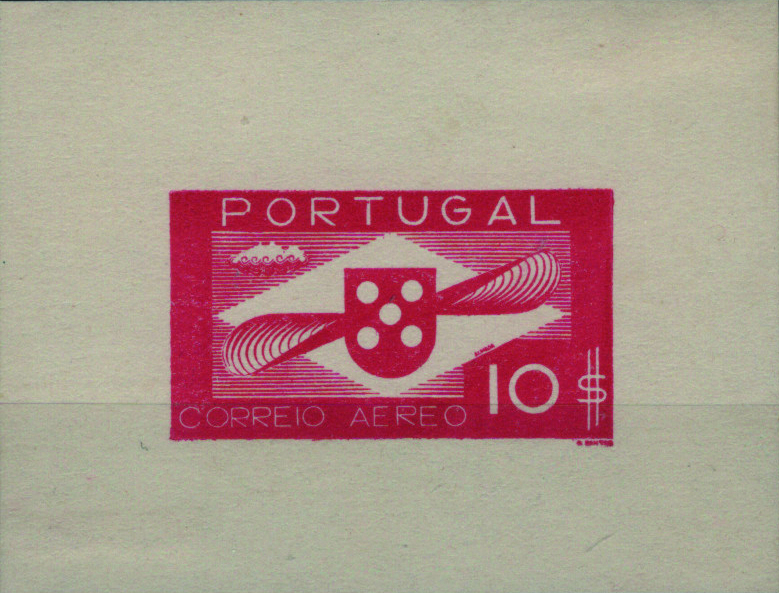 0686.jpg -     Lote:    686            Portugal       Descrição:         1943 &mdash; Correio Aéreo. Tipo Hélice. Mf CA7, 10$00. Prova em vermelho, não denteada, em bloco medindo 67x51mm, papel liso espesso. B e R.         PRV       Valor Base:     &euro; 10,00     Valor Venda:     &euro;      