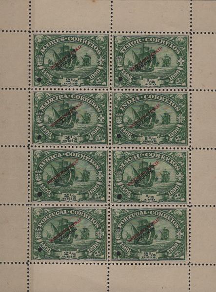 0697.jpg -     Lote:    697            Ultramar       Descrição:         1898 &mdash; 4.º Centenário da Descoberta do Caminho Marítimo para a Índia. Folha miniatura com 8 selos de Portugal (2), Açores, Madeira, África, Índia, Macau e Timor, da taxa de 2 &frac12; reis, 1 &frac12; reis (Índia) e &frac12; avo (Macau e Timor), na cor verde-escuro, sem goma, papel levemente pontinhado médio, com perfurações de segurança e sobrecarga oblíqua a vermelho "WATERLOW & SONS LD / SPECIMEN". MB e R.         PRV       Valor Base:     &euro; 100,00     Valor Venda:     &euro;      