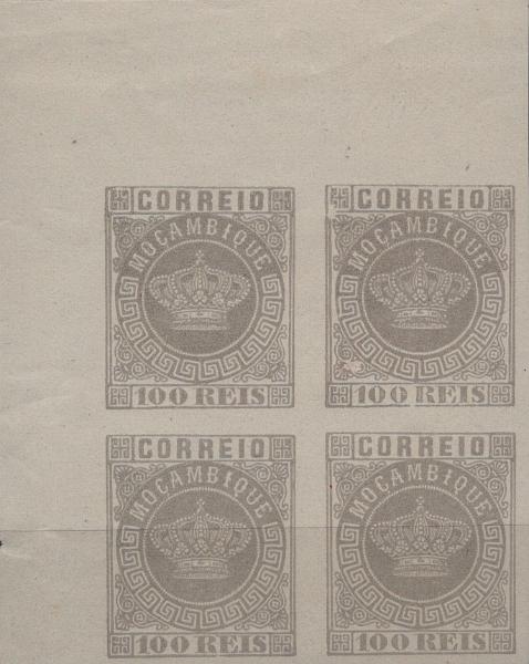 0721.jpg -     Lote:    721            Moçambique       Descrição:         1876 &mdash; Coroa. Mf7, 100 reis. Quadra com provas de cor em cinzento, não aprovada para esta taxa, não denteadas, em canto de folha, papel liso. B e R.         PRV       Valor Base:     &euro; 30,00     Valor Venda:     &euro;      