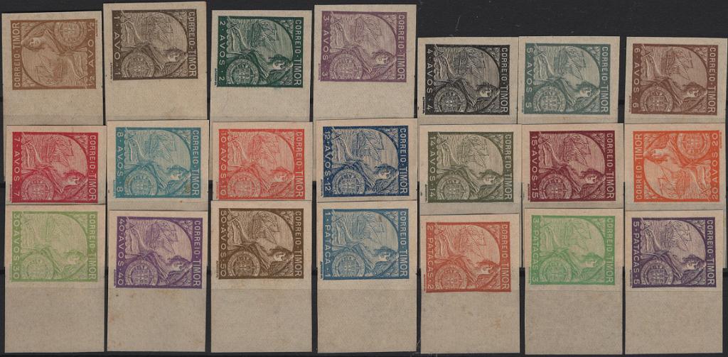 0734.jpg -     Lote:    734            Timor       Descrição:         1935 &mdash; Padrões. Mf206/226. Série completa de provas não denteadas, bordo de folha, nas cores aprovadas para as respetivas taxas, sobre papel liso, com filigrana Cruz de Cristo. MB e MR.         PRV       Valor Base:     &euro; 125,00     Valor Venda:     &euro;      