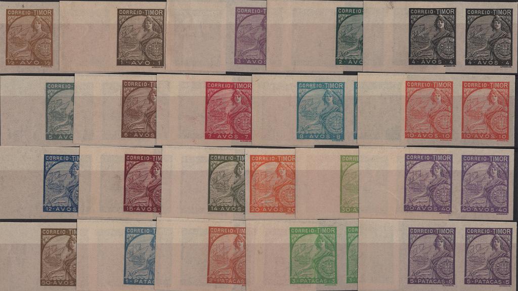 0735.jpg -     Lote:    735            Timor       Descrição:         1934 &mdash; Padrões. MF 206/226. Série completa em pares, bordos de folha, de provas não denteadas, nas cores aprovadas, em pares, bordos de folha, em papel liso, não gomadas, com filigrana CRUZ DE CRISTO. Exemplares sem defeitos nem reparações. MR e MB.         PRV       Valor Base:     &euro; 100,00     Valor Venda:     &euro;      