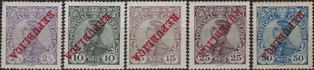 0753.jpg -     Lote:    753            Portugal       Descrição:         1910 &mdash; D. Manuel II, com sobrecarga REPUBLICA. Lote de 5 selos das taxas de 2 &frac12;, 10, 15, 25 e 50 reis, Mf 170, 172/73, 175/76 com a SOBRECARGA INVERTIDA. Exemplares novos com goma original e charneira, sem defeitos nem reparações.         **       Valor Base:     &euro; 30,00     Valor Venda:     &euro;      