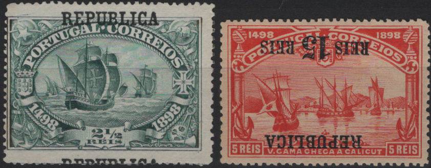 0754.jpg -     Lote:    754            Portugal       Descrição:         1898 &mdash; 4.º Centenário da Descoberta do Caminho Marítimo para a Índia, com sobrecarga REPUBLICA, sobre selos postais do Continente. Lote composto por: selo de 2 &frac12; reis, Mf184a com denteado e sobrecarga deslocada, sem goma + selo de 15 s/ 5 reis, Mf185a com a sobrecarga invertida, goma original com muito ligeiro sinal de charneira. Valor de catálogo &euro; 35.00.         **/*       Valor Base:     &euro; 10,00     Valor Venda:     &euro;      