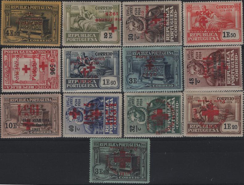 0791.jpg -     Lote:    791            Portugal       Descrição:         1927/1936 &mdash; Porte Franco. Cruz Vermelha Portuguesa. Selos do 4.º Centenário do Nascimento de Luís de Camões. Lote com 13 selo com erros diversos nas sobrecargas. Mf CVP9 (Invertida), CVP16 (deslocada), CVP17 (dupla), CVP20 (invertida), CVP25 (dupla), CVP26 (dupla), CVP27 (dupla), CVP42 (invertida), CVP47 (dupla), CVP52 (Invertida), CVP68 (Invertida), CVP70 (Invertida) e CVP71 (invertida).         ***       Valor Base:     &euro; 45,00     Valor Venda:     &euro;      