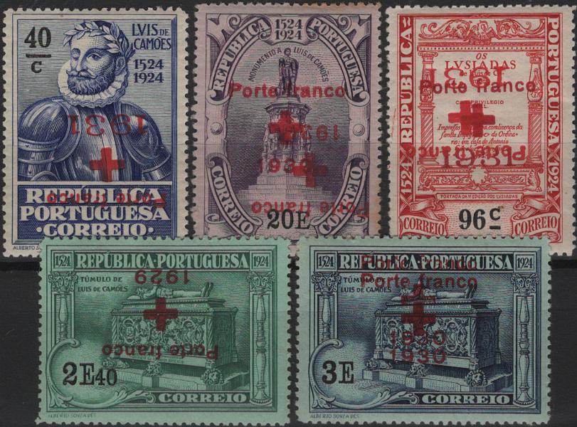 0792.jpg -     Lote:    792            Portugal       Descrição:         1929/31 &mdash; Porte Franco * Cruz Vermelha Portuguesa. Selos do 4.º Centenário do Nascimento de Luís de Camões, com sobrecarga. Lote com 5 selos com diversos erros: Mf CVP22 com sobrecarga INVERTIDA; CVP27 com DUPLA sobrecarga; CVP28 com DUPLA sobrecarga e uma delas INVERTDA; CVP31 com sobrecarga INVERTIDA e CVP32 com DUPLA sobrecarga uma delas INVERTIDA.         **       Valor Base:     &euro; 25,00     Valor Venda:     &euro;      