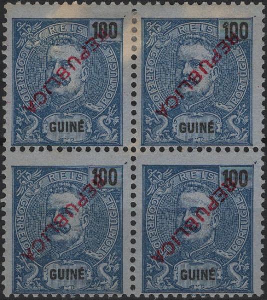 0817.jpg -     Lote:    817            Guiné       Descrição:         1913 &mdash; D. Carlos I, com sobrecarga "REPUBLICA" tipografada localmente. MF139a, 100 reis azul s/ azul. Quadra. Exemplar sem reparações com três pequenas zonas desbotadas nos selos superiores, sem goma como emitidos, com a SOBRECARGA INVERTIDA. Valor de catálogo &euro; 480,00.         *       Valor Base:     &euro; 75,00     Valor Venda:     &euro;      